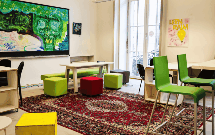 Kunst anschauen und selbst kreativ werden: Einladung zum Ausstellungsabend im Learn for Life